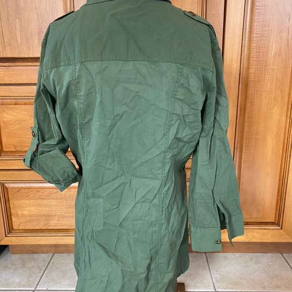 🔥5 for $20 - Army type blouse - Picture 2 of 5
